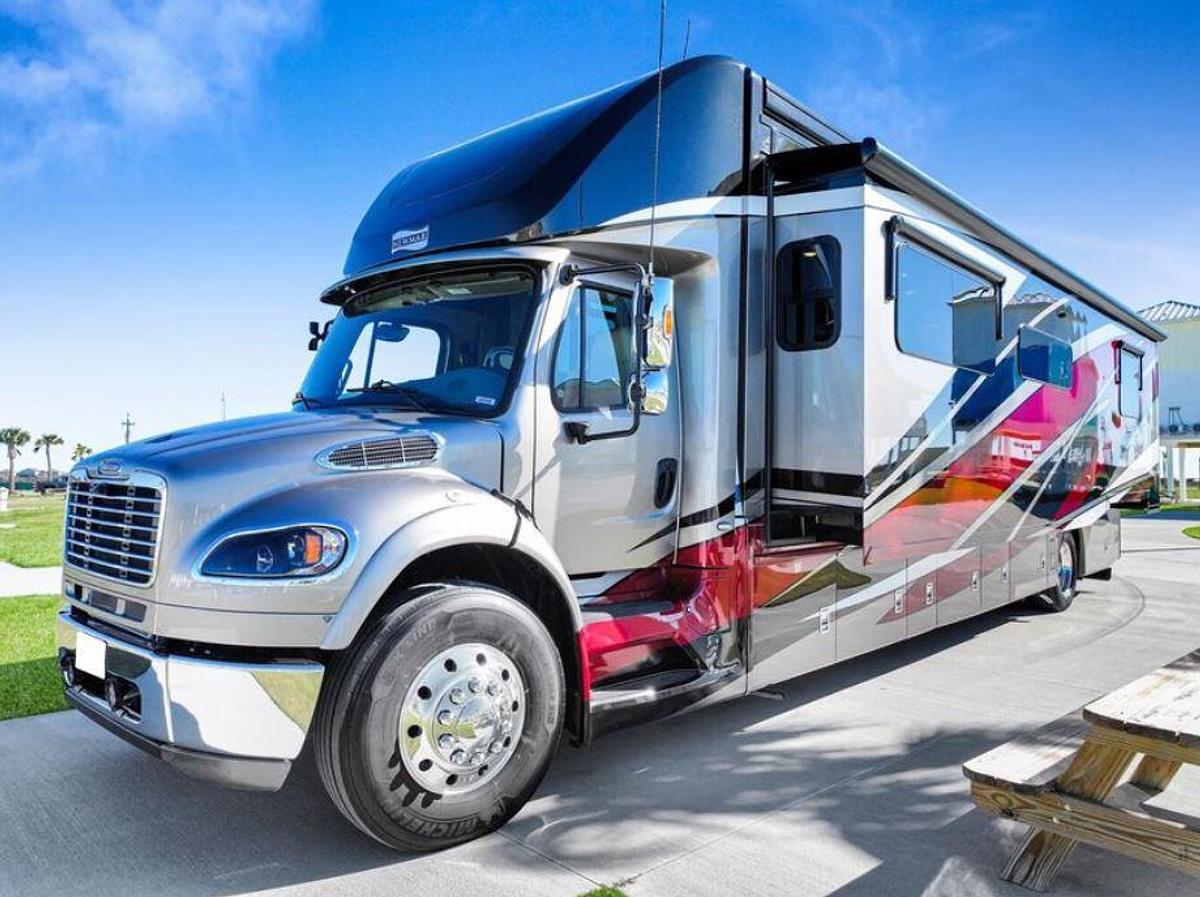 Used 2021 Newmar Super Star 4061