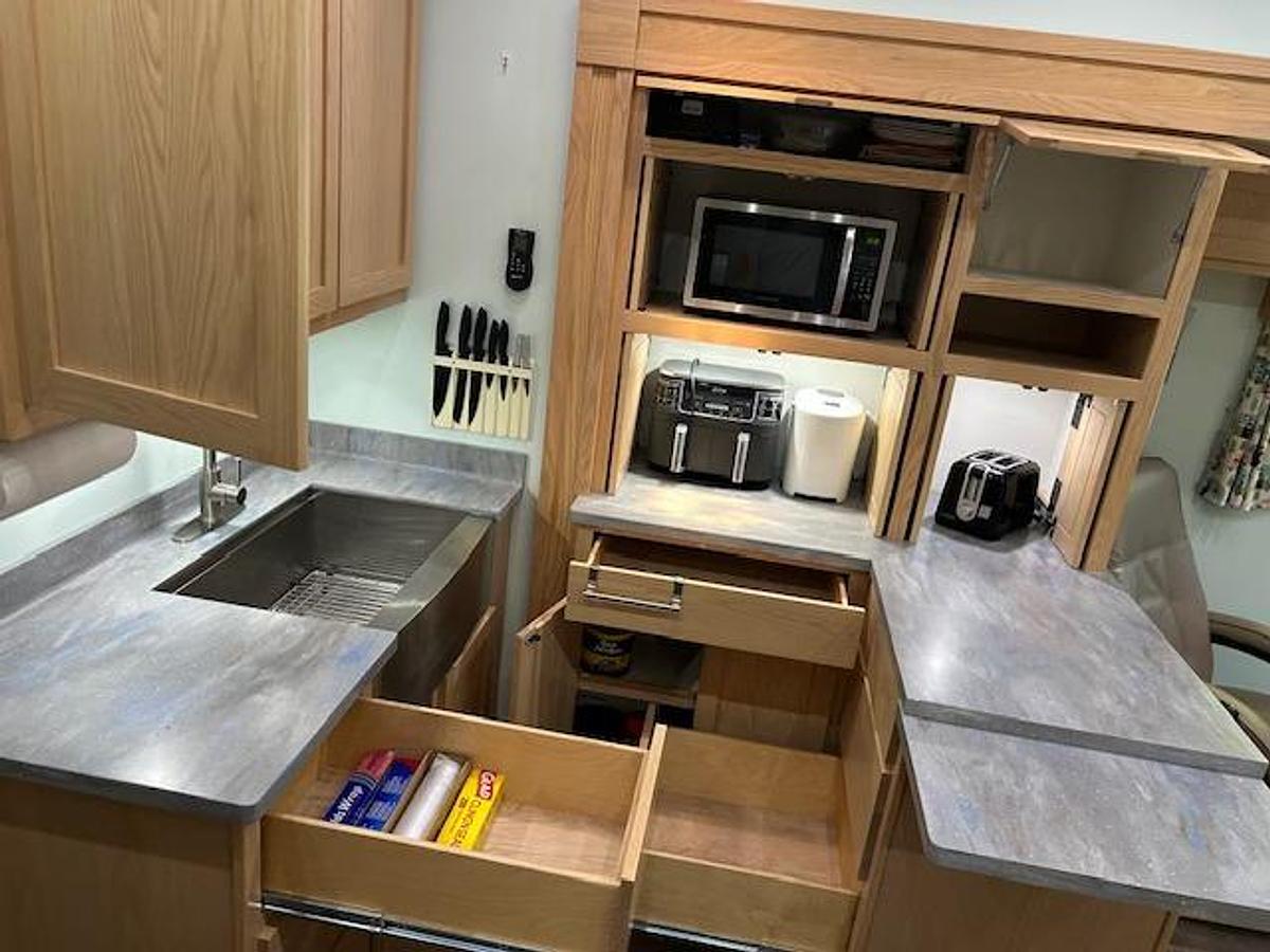 Used 2022 Space Craft V405 Fifth Wheel