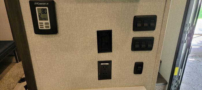 Used 2021 Coachmen Brookstone 398MBL