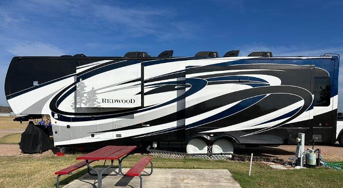 Used 2019 Redwood 3901MB