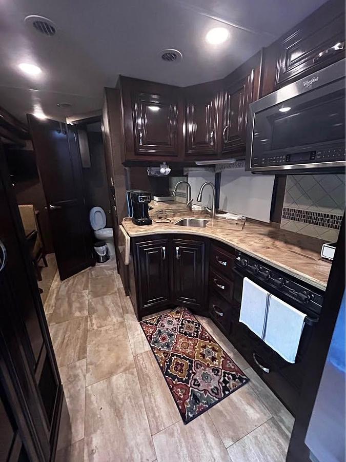 Used 2016 Thor Motor Coach 37KT