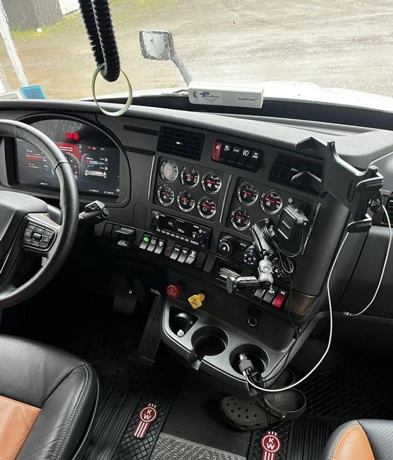 Used 2022 Kenworth T680 and 2023 Stoughton 53x102 Dry Van Trailer