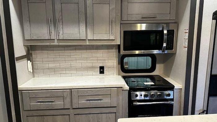 Used 2023 Keystone Fuzion 427