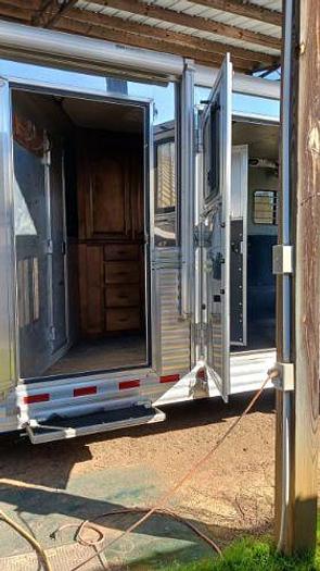 Used 2008 Dream Coach 3 Horse