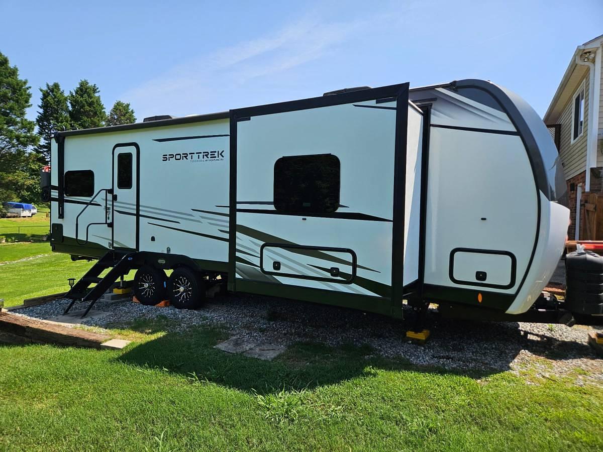 Used 2025 Venture Sportrek