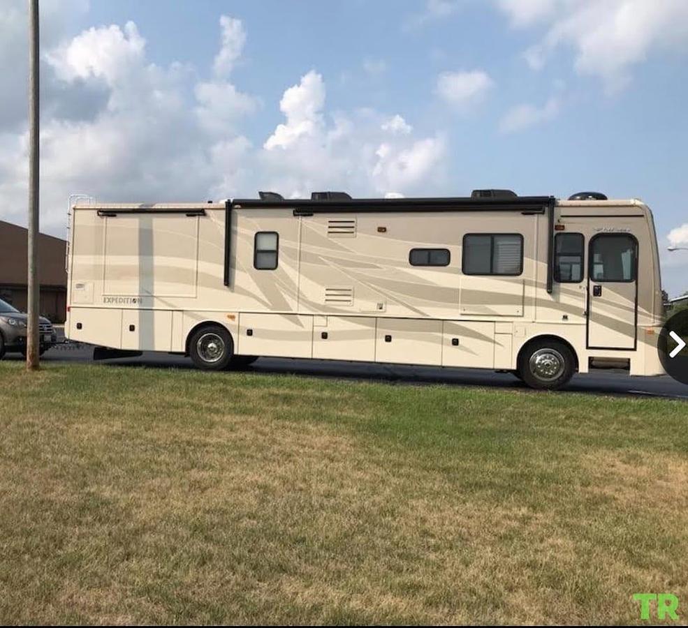 Used 2009 Fleetwood Expedition 38R Class A Diesel Pusher