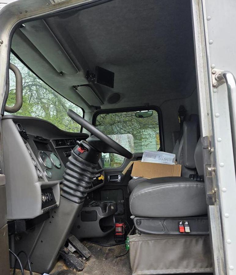 Used 2018 Kenworth T370