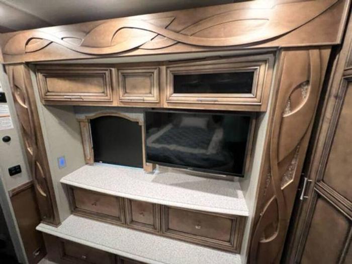 Used 2019 Newmar VENTANA 4054