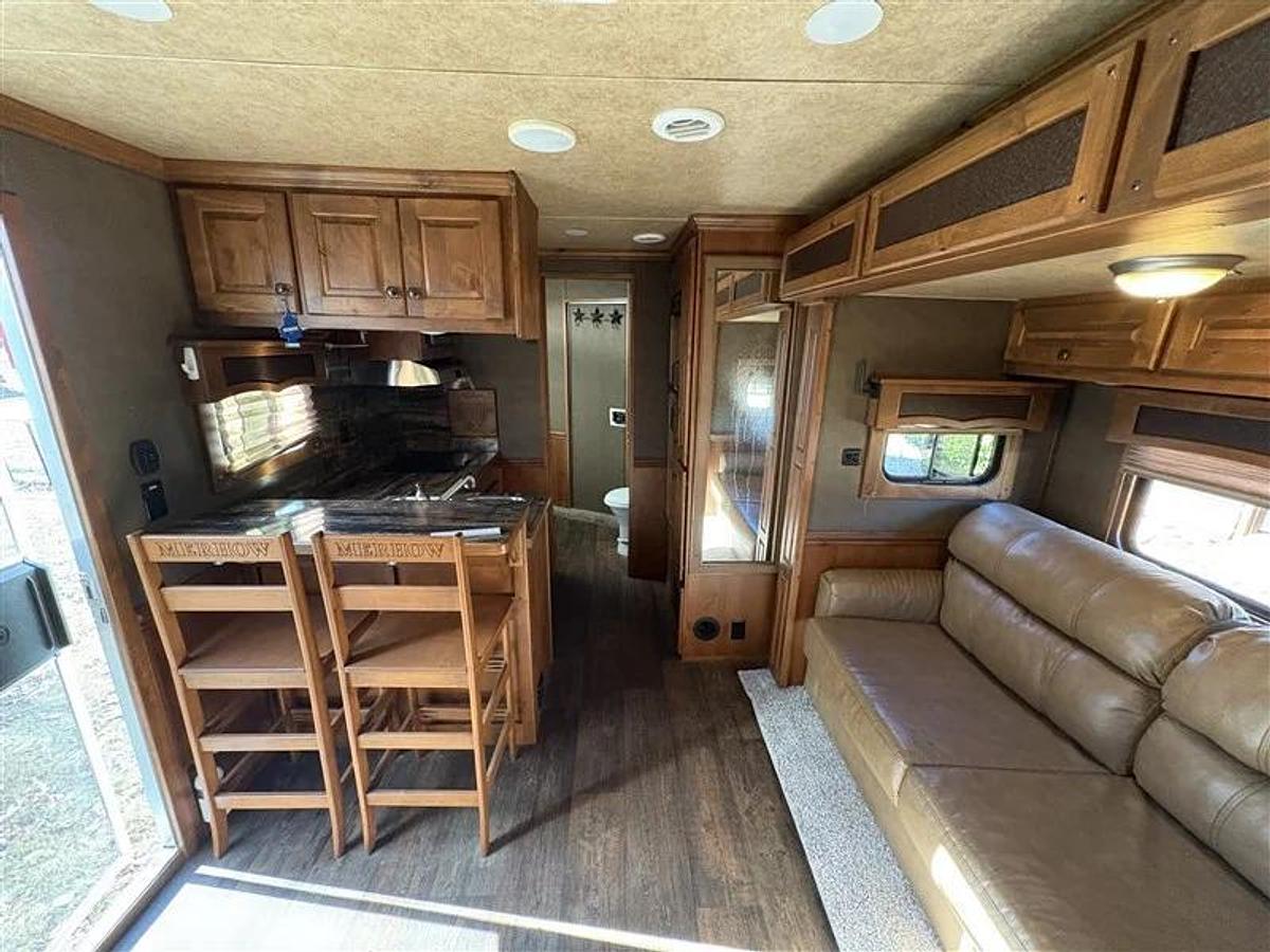Used 2017 Merhow 4 Horse with Living Quarters