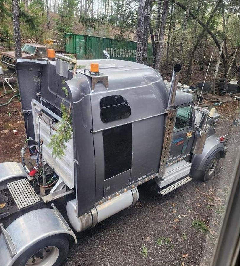 Used 2006 Western Star 4900 Conventional Sleeper Cab