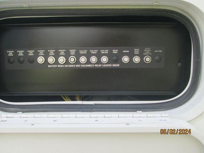 Used 2013 Winnebago Vista 30T