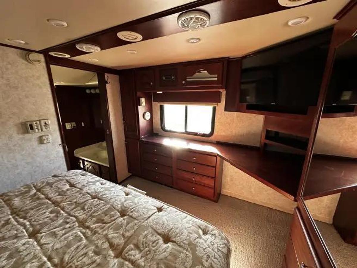 Used 2005 Kingsley Custom Coach