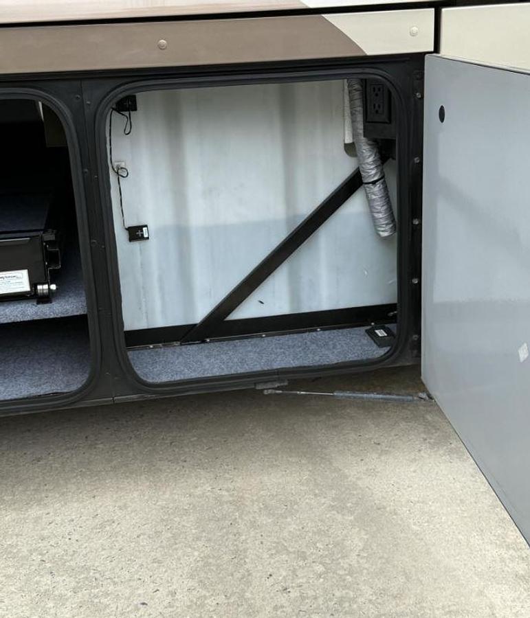 Used 2016 Winnebago Journey 40R