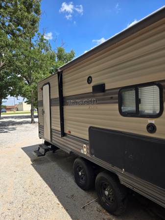 Used 2018 Forest River Wildwood X-Lite 263BH XL | Bunkhouse | Outdoor Kitchen | Fireplace | Like New