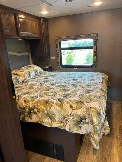 Used 2017 Thor Motor Coach Hurricane 29M