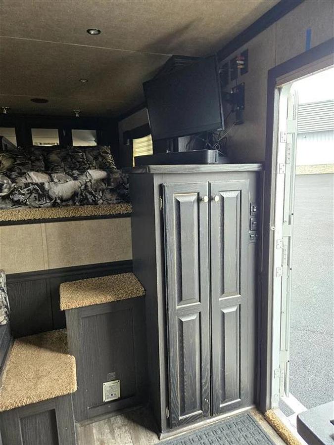 Used 2012 Platinum Coach 3 Horse LQ
