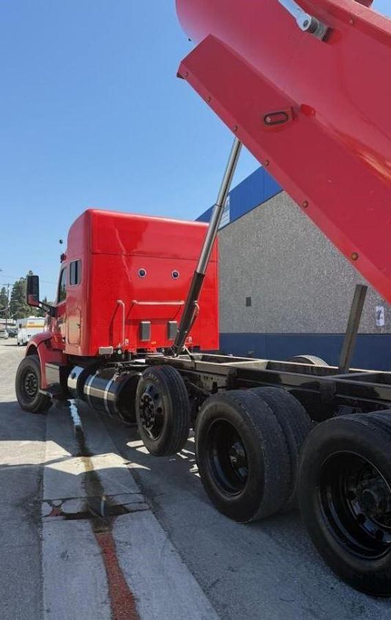 Used 2015 Peterbilt 579 End Dump Truck