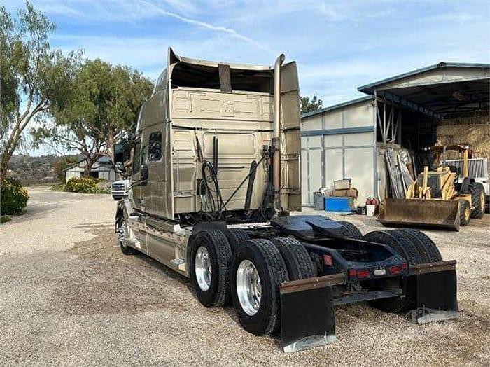 Used 2011 Volvo VNL64T730