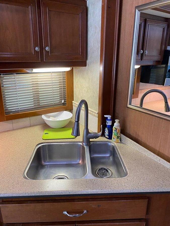 Used 2007 Country Coach Tribute 260