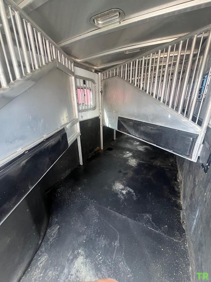Used 2003 Exiss 6-Horse Gooseneck Trailer