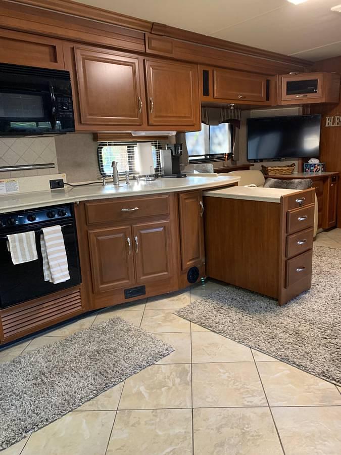 Used 2010 Fleetwood Discovery 40K