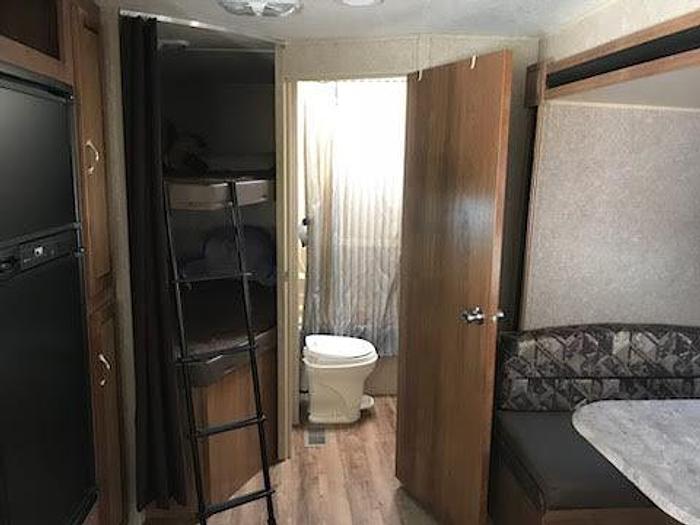 Used 2016 Coachmen Catalina 261BHS