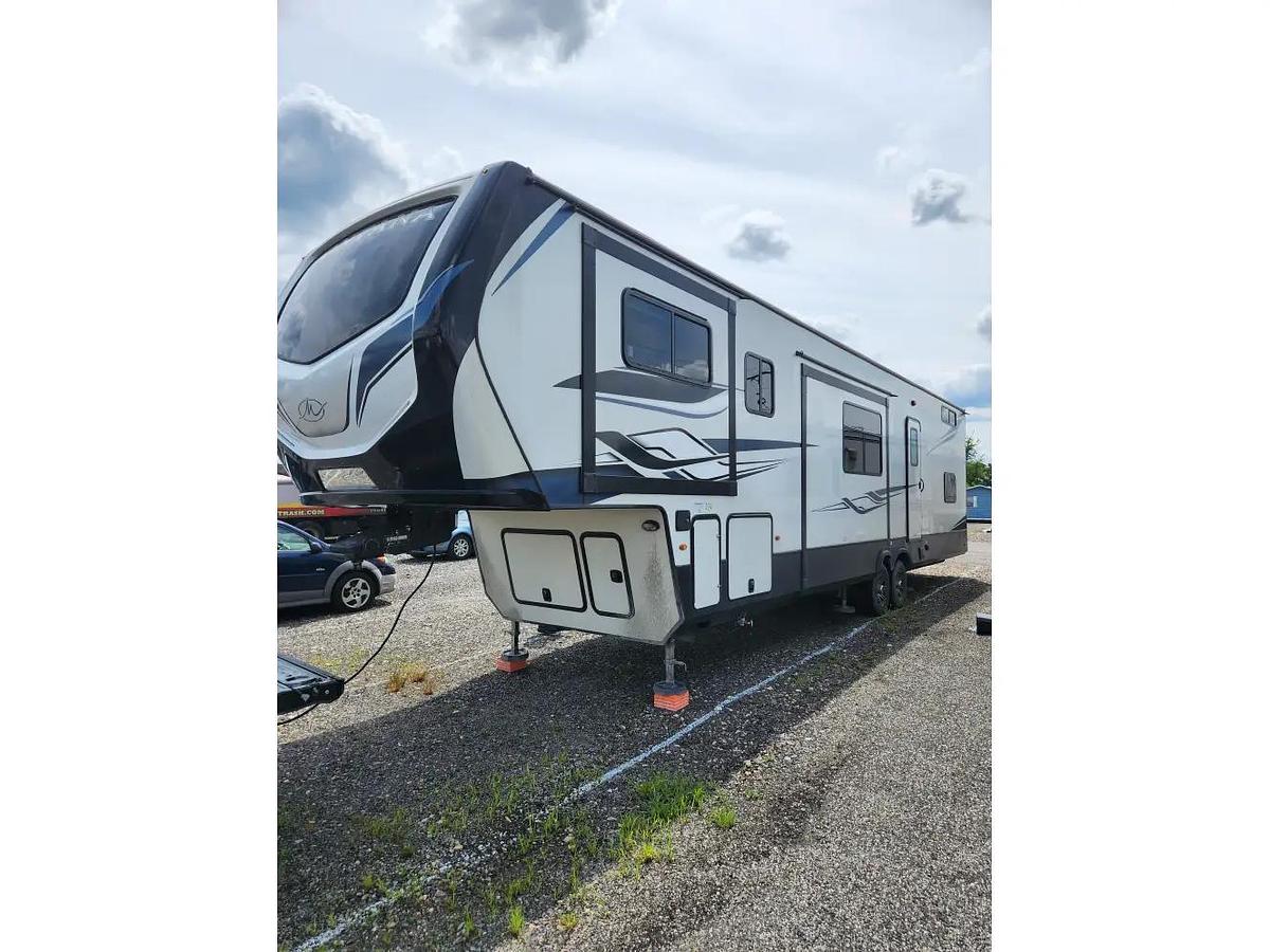 Used 2023 Keystone Montana High Country 377FL