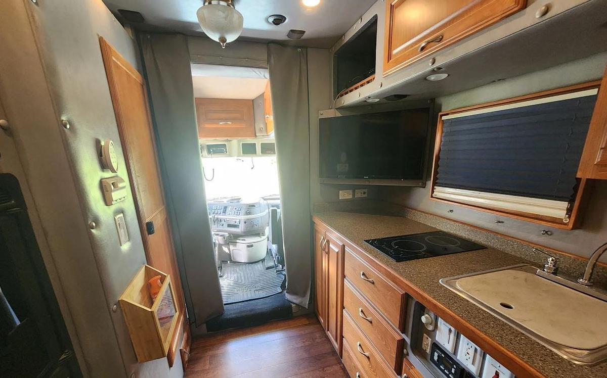 Used 2016 Volvo VNL64T860