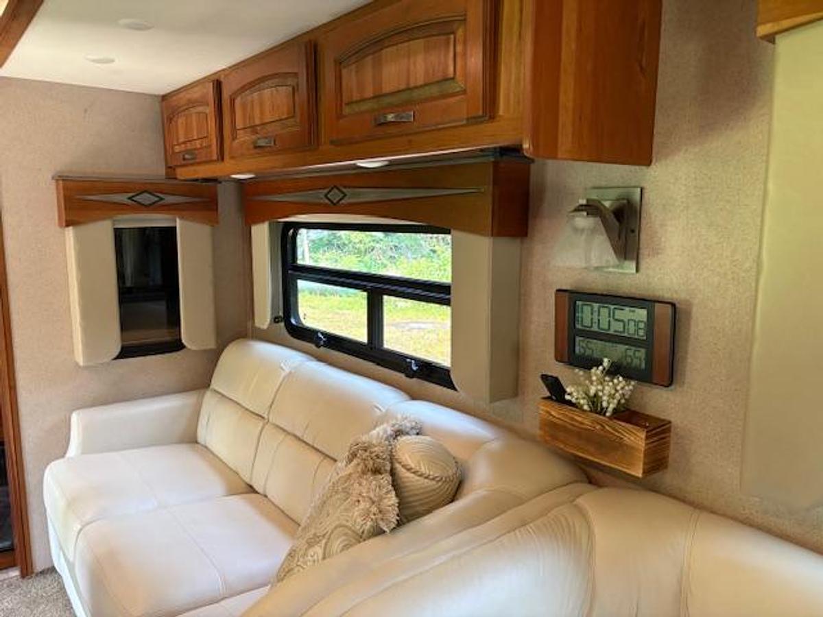 Used 2016 Jayco Seneca 36FK