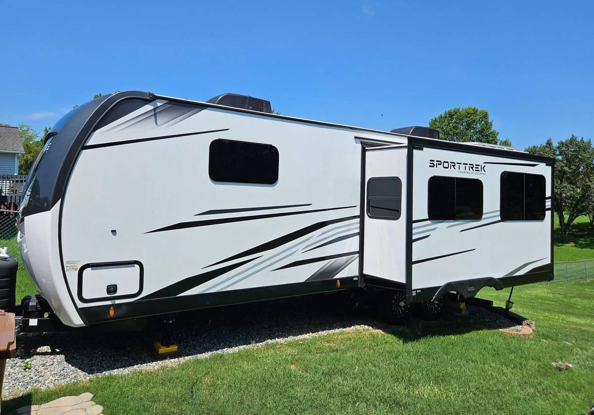 Used 2025 Venture Sportrek