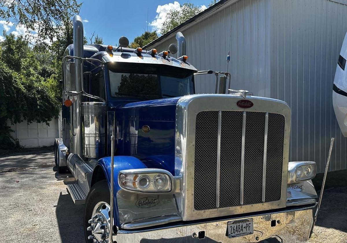 Used 2023 PETERBILT 389 Conventional Sleeper Semi