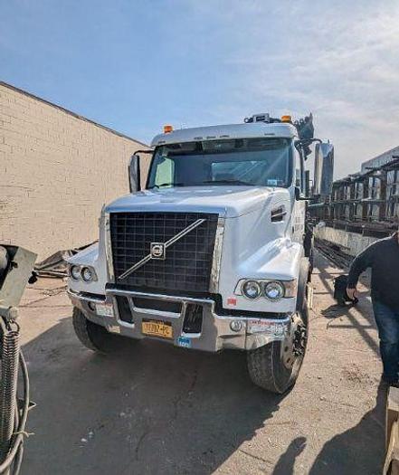 Used 2014 Volvo VHD84F200 With 2014 Hiab XS322EP-5 CLX Mounted