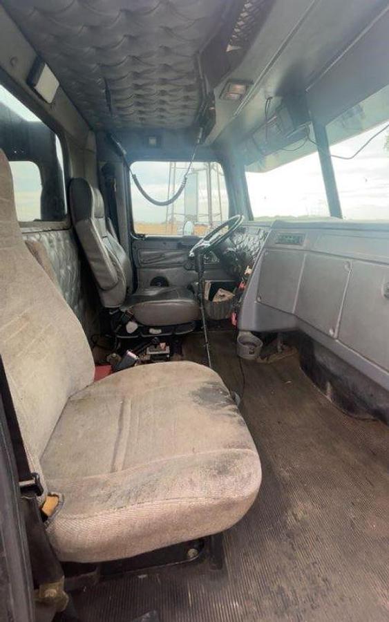 Used 2005 Western Star 4900 Sleeper Semi Truck