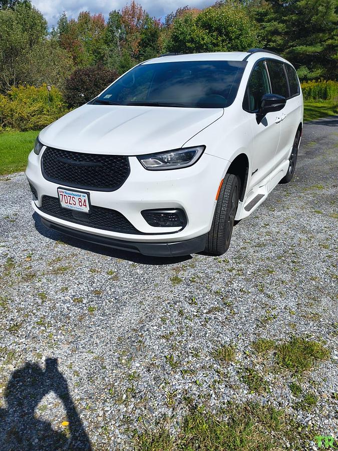 Used 2026 Chrysler Pacifica With Automatic Braunability Handicap Ramp
