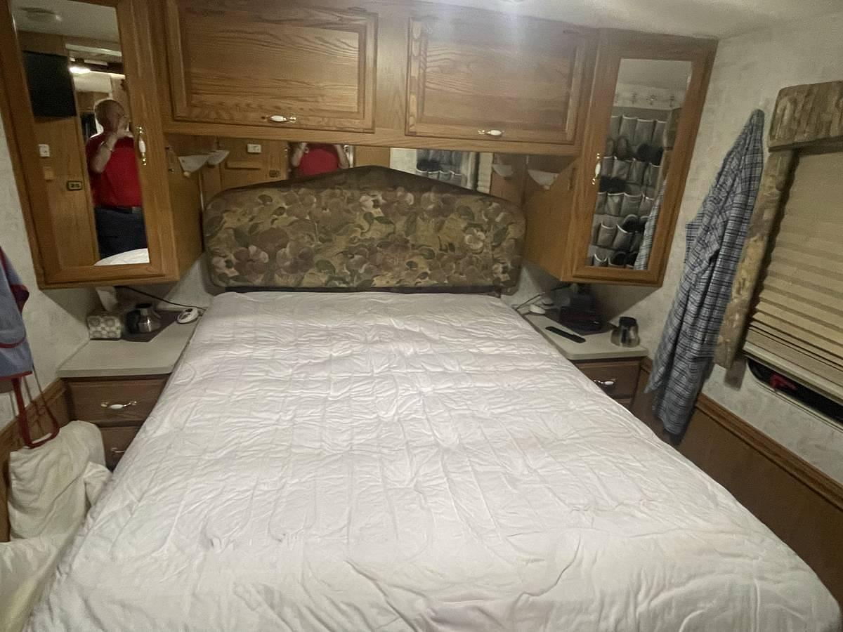 Used 1999 Itasca Suncruiser Class A Motorhome