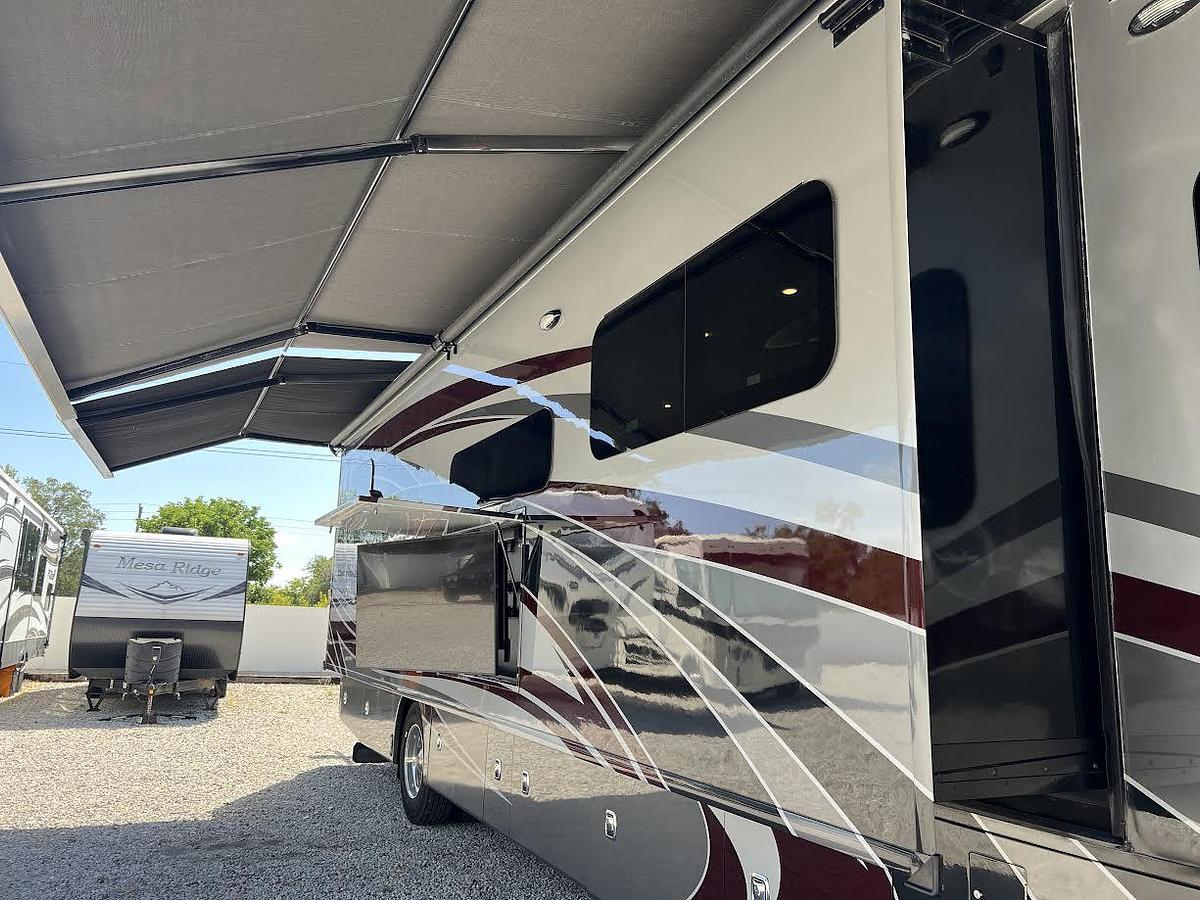 Used 2022 Fleetwood Discovery LXE 40M Class A Motorhome