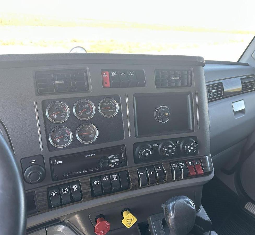 Used 2016 KENWORTH T880