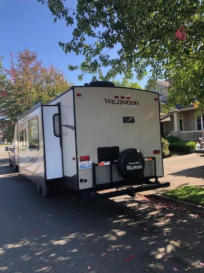 Used 2016 Forest River Wildwood T27RKSS Travel Trailer & 2016 Ford F250