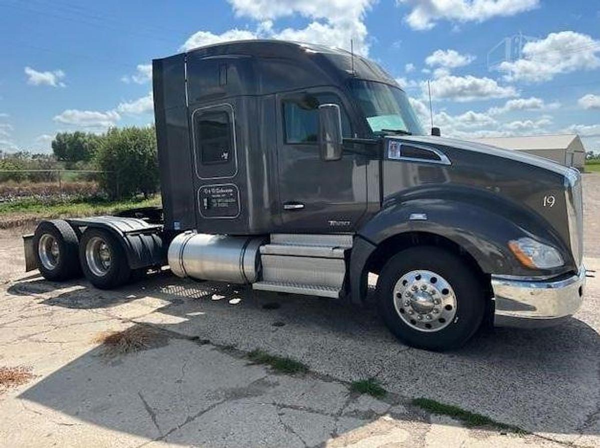 Used 2020 KENWORTH T680 Conventional Sleeper Semi