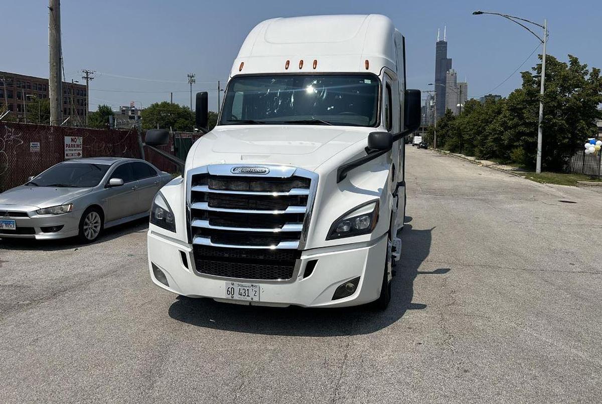Used 2019 Freightliner Cascadia 126