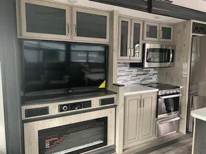 Used 2022 Keystone Avalanche 312RS