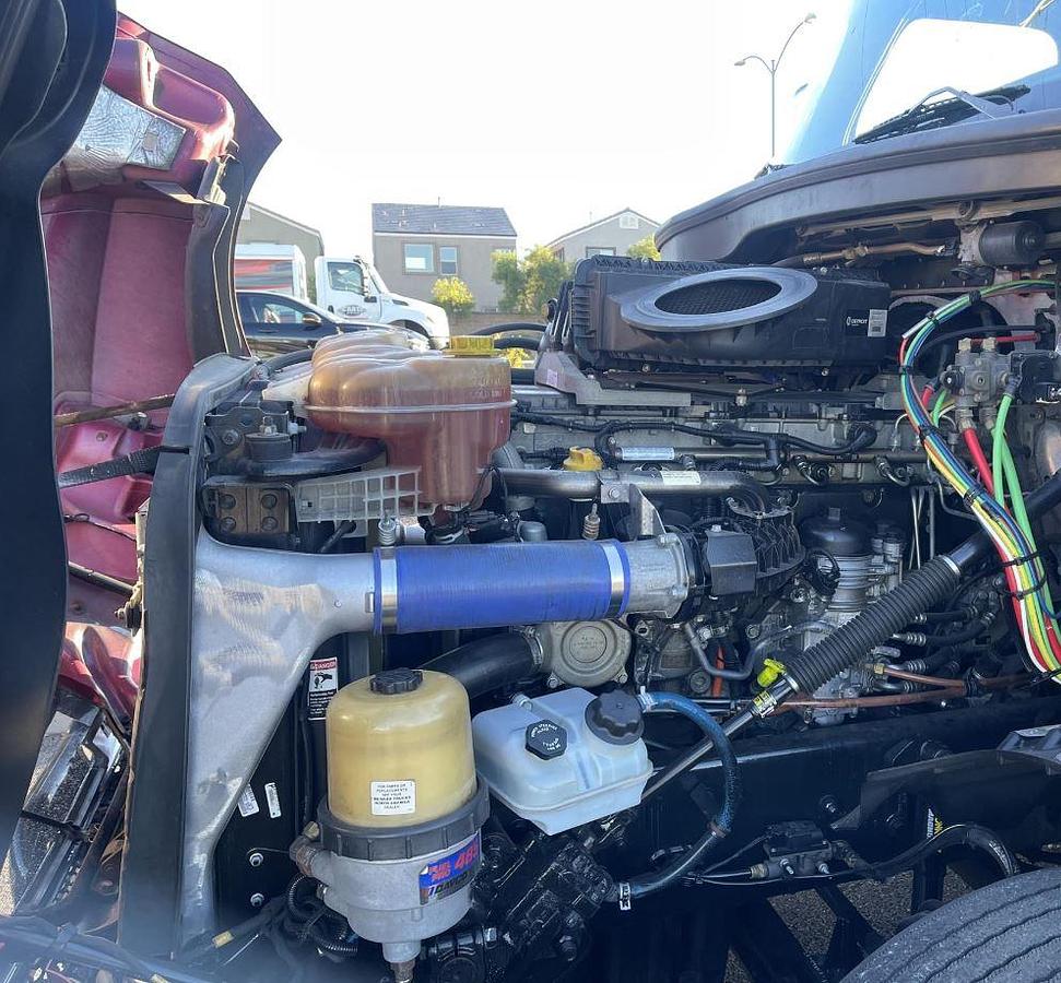 Used 2019 FREIGHTLINER CASCADIA 126