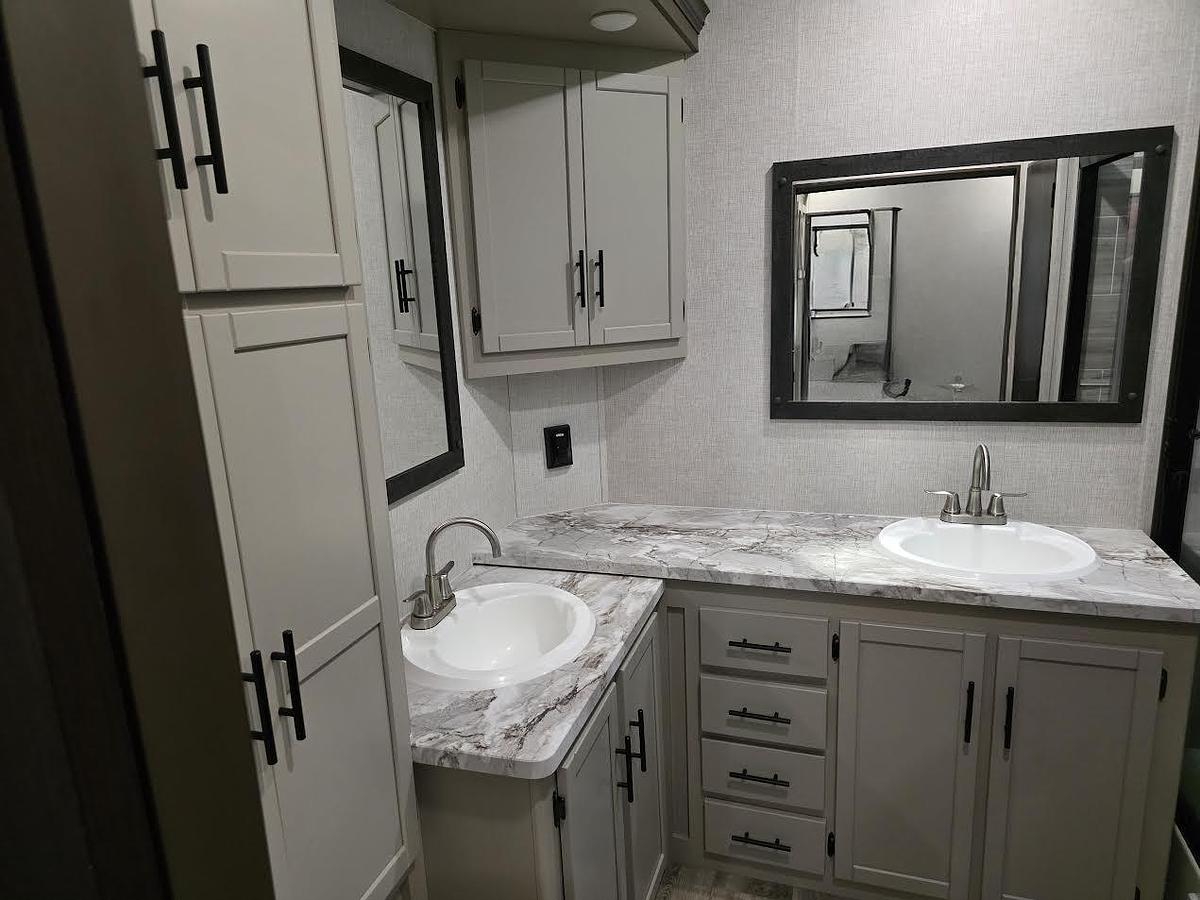 Used 2021 CrossRoads Hampton Destination 372FDB Park Model