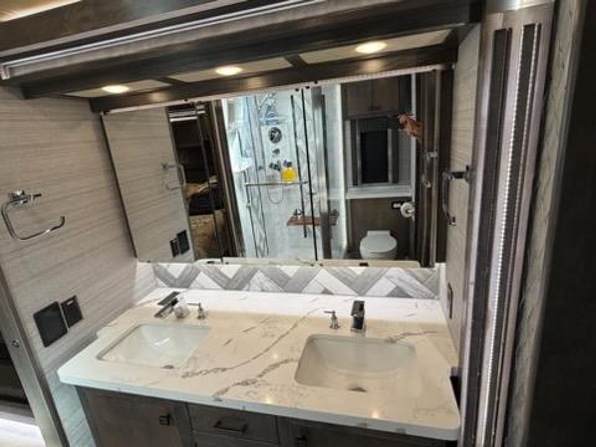 Used 2022 Tiffin Zephyr 45PZ