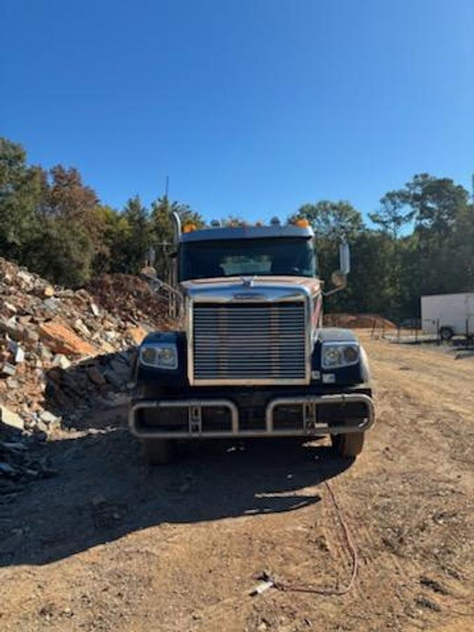 Used 2015 Freightliner 122SD