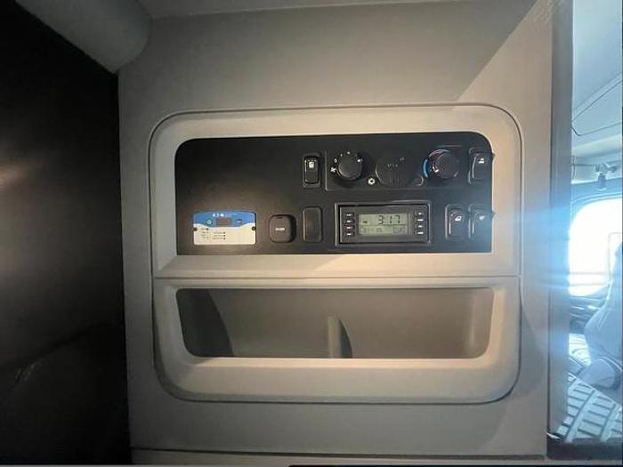 Used 2024 Kenworth W990