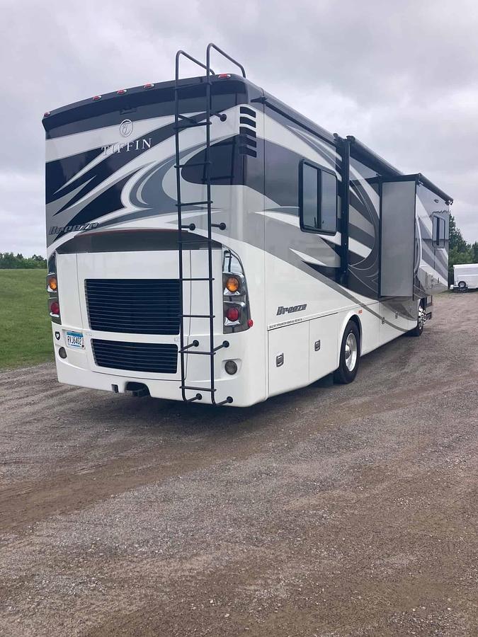 Used 2017 Tiffin Motorhomes Allegro Breeze 32BR Class A Motorhome
