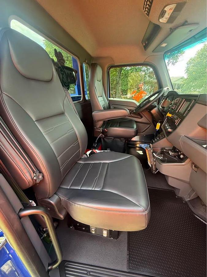 Used 2025 Kenworth T280