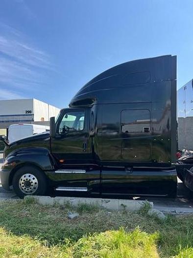 Used 2020 International LT625 2004 53' Stacker Trailer