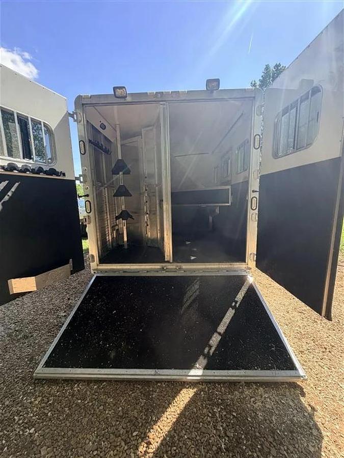 Used 2014 Sooner Legacy 312 3 Horse Gooseneck Trailer with Living Quarters